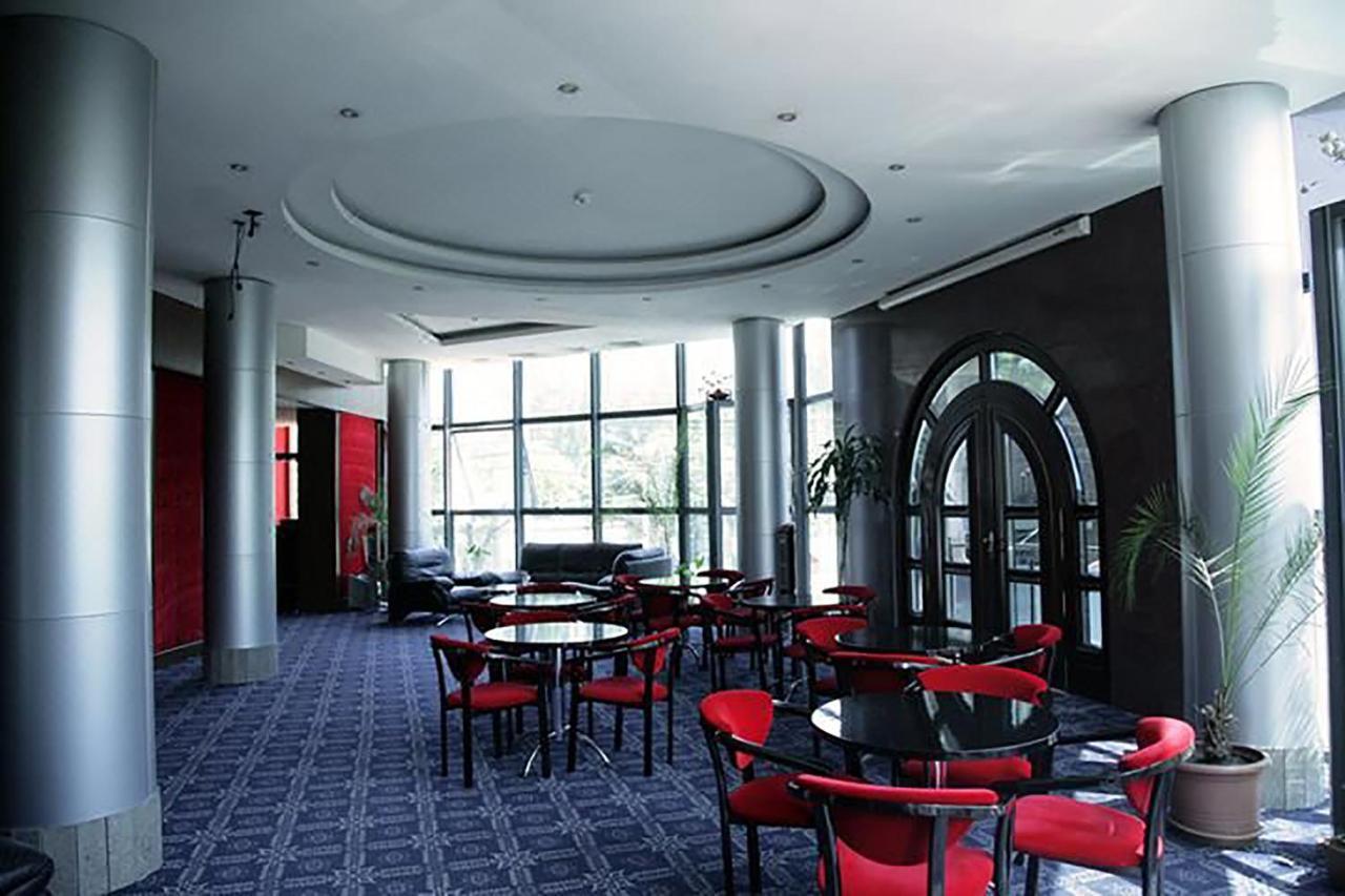 Ararat Hotel Ereván Exterior foto